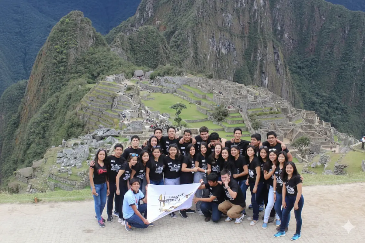 Grupo en Machu Picchu